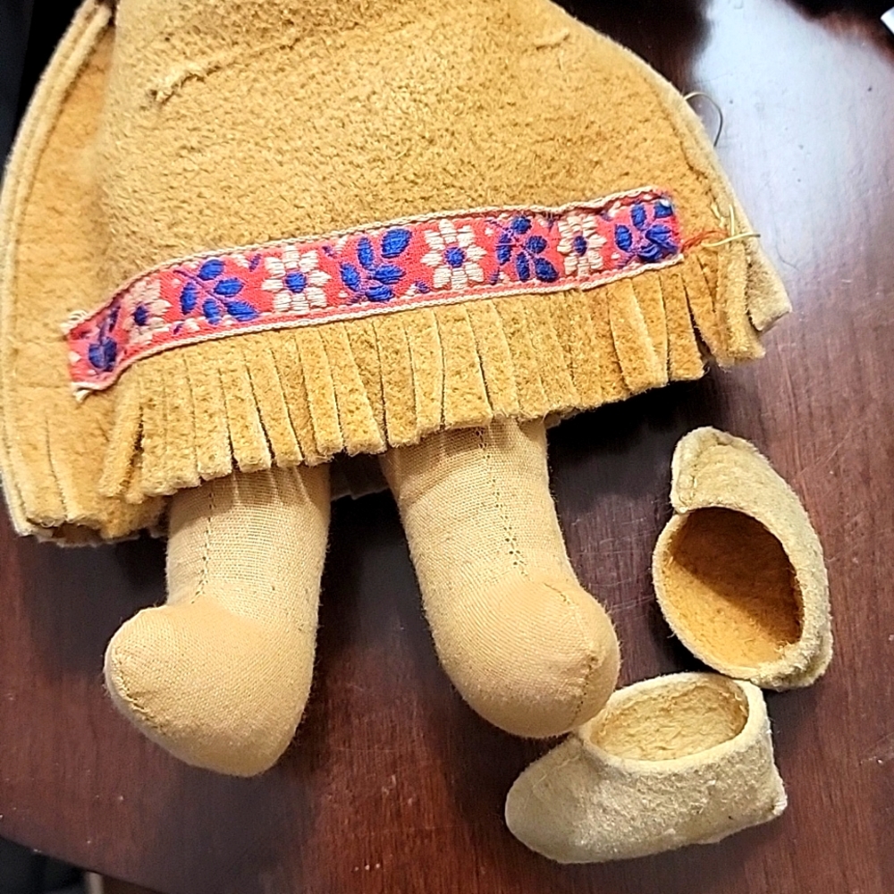 Spuzzum Indian Tourists Souvenir Doll - Picture 6 of 6